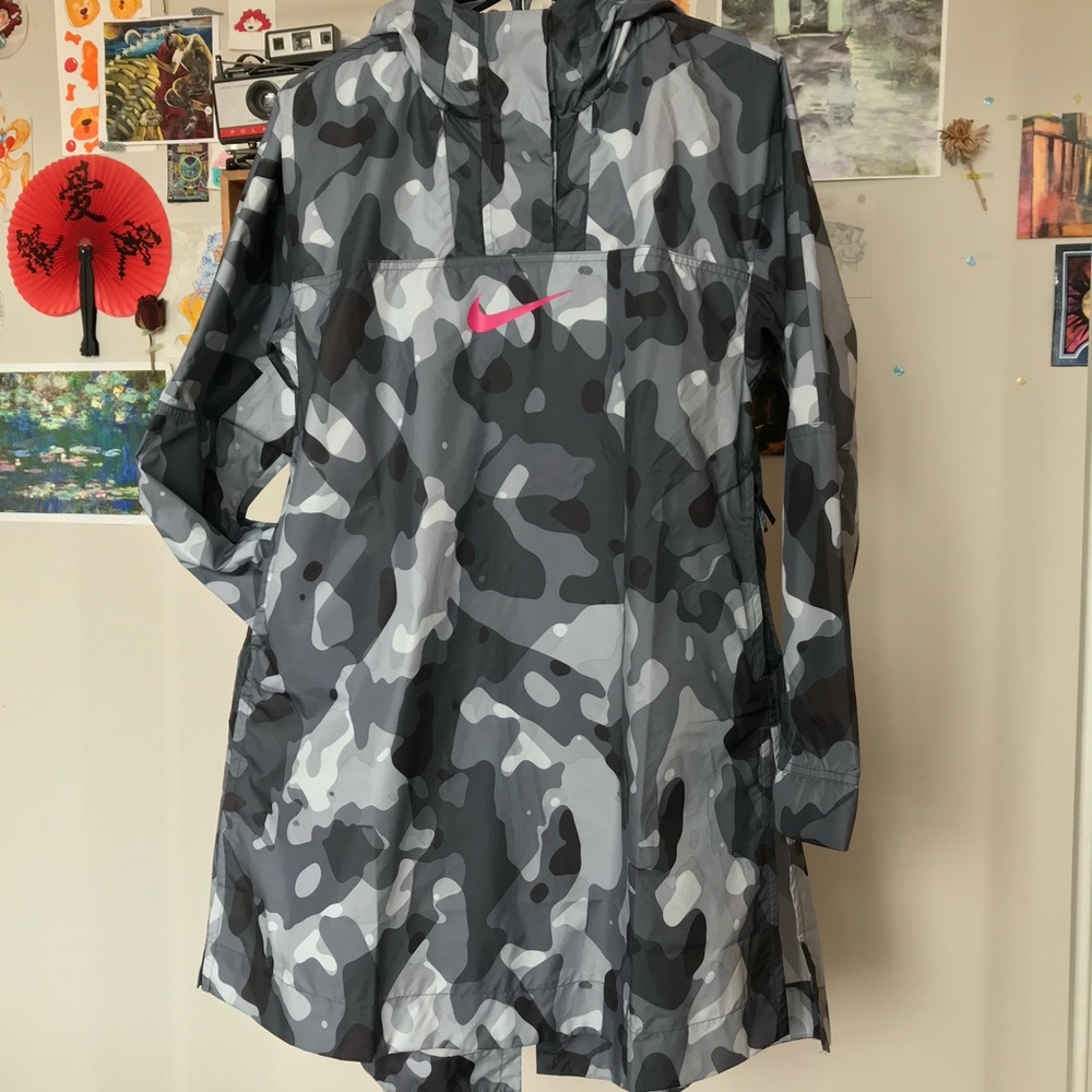 NWOT Pink swoosh Nike raincoat/windbreaker